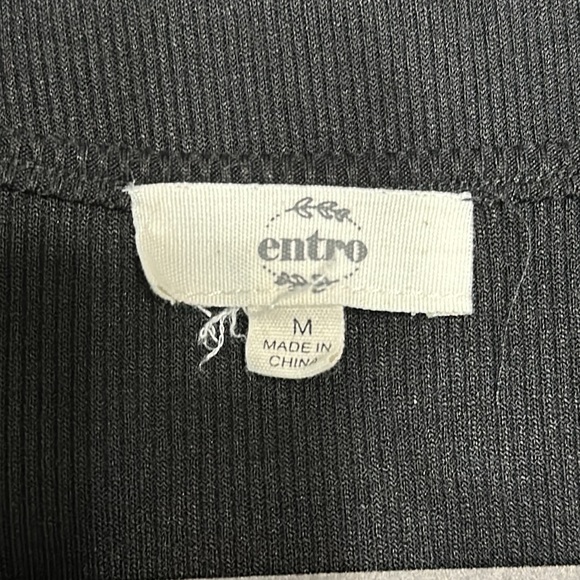 Entro Top With Ruffle Sleeve - Picture 3 of 3